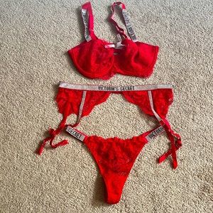 Victoria’s Secret very sexy lingerie set nwt